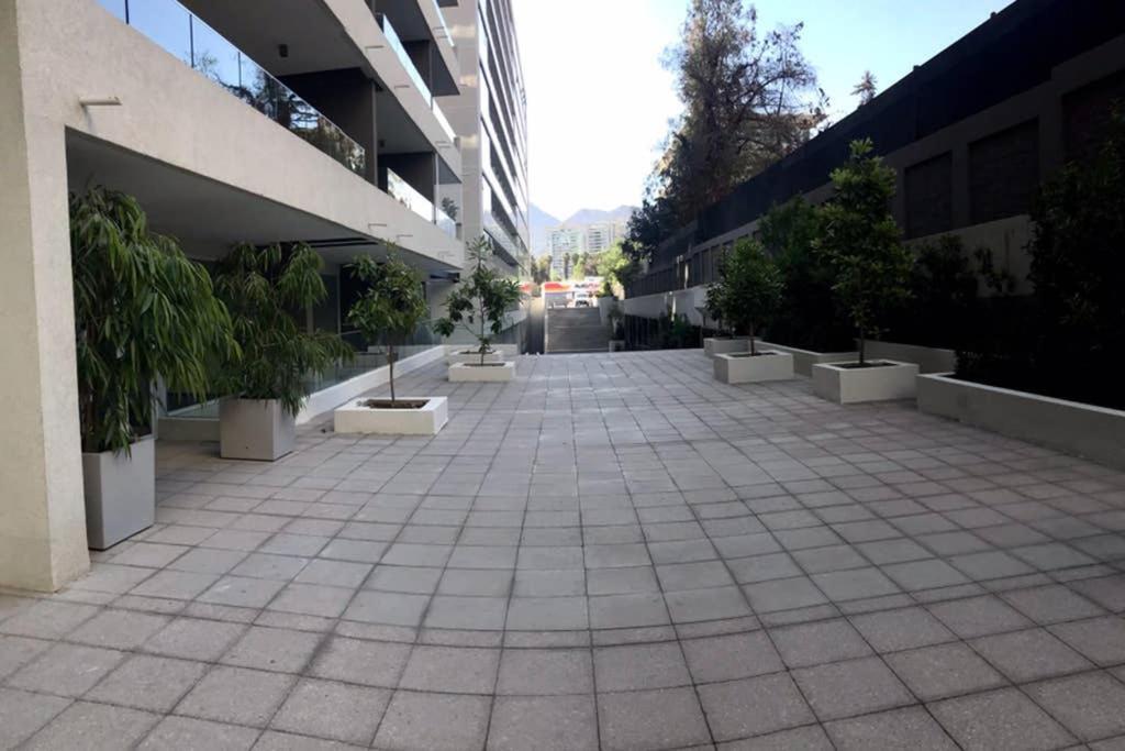 Agradable Depto. Mirando A Clínica Condes * Santiago