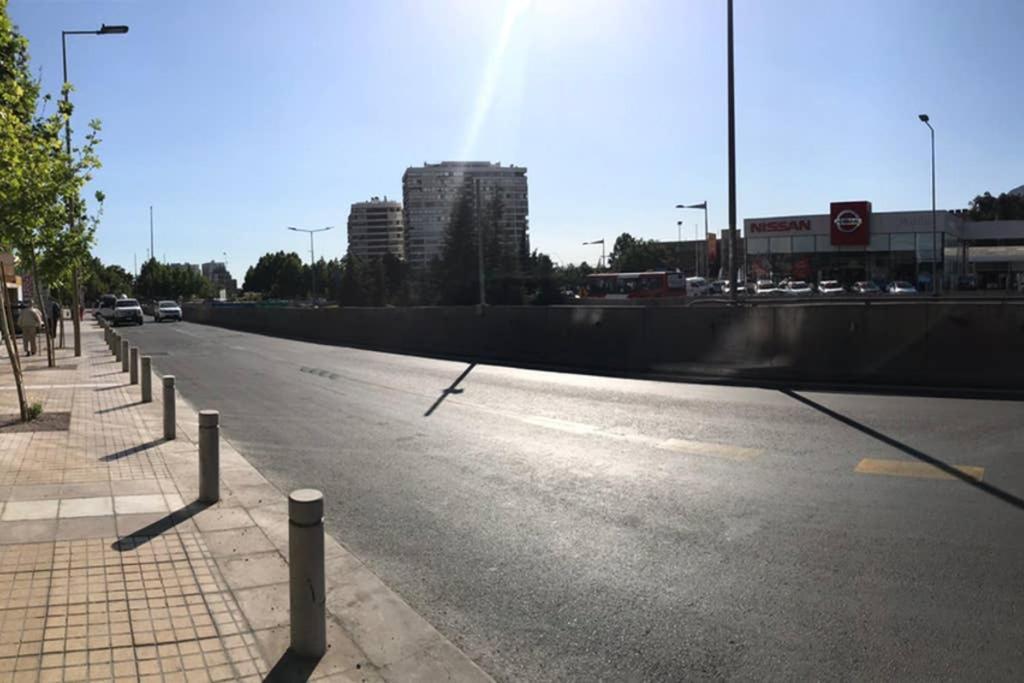 Agradable Depto. Mirando A Clinica Condes Santiago